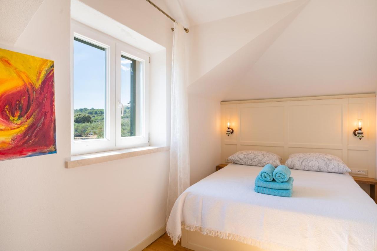 Olive Park House Brac